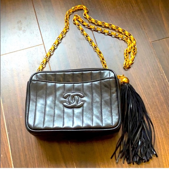 Authentic vintage CHANEL black lamb skin camera bag - Picture 2 of 7